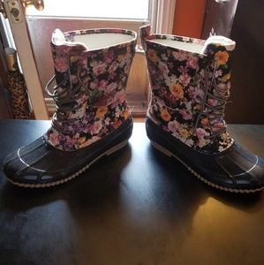 Rubber boots with pretty flower